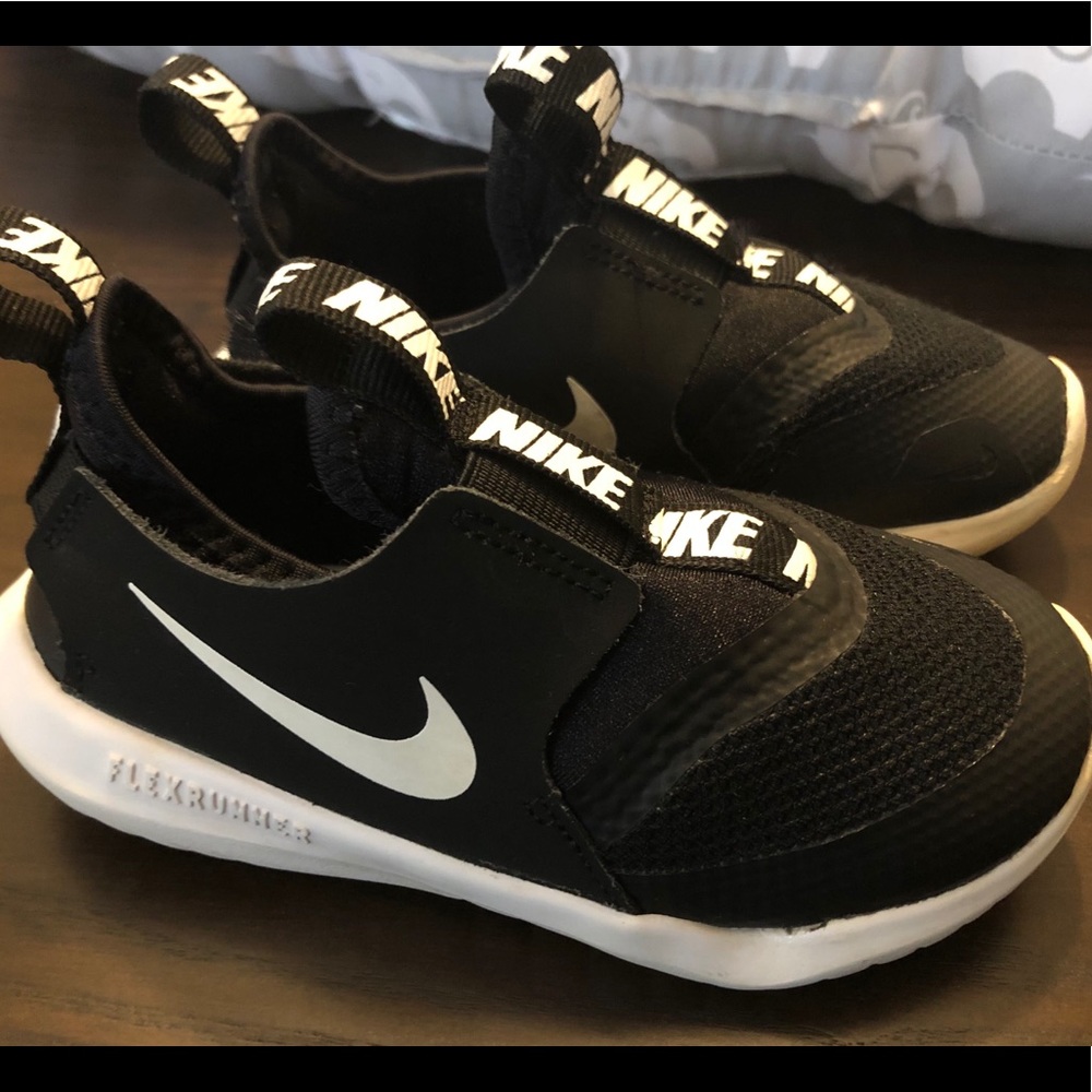 Black Nike sz 8